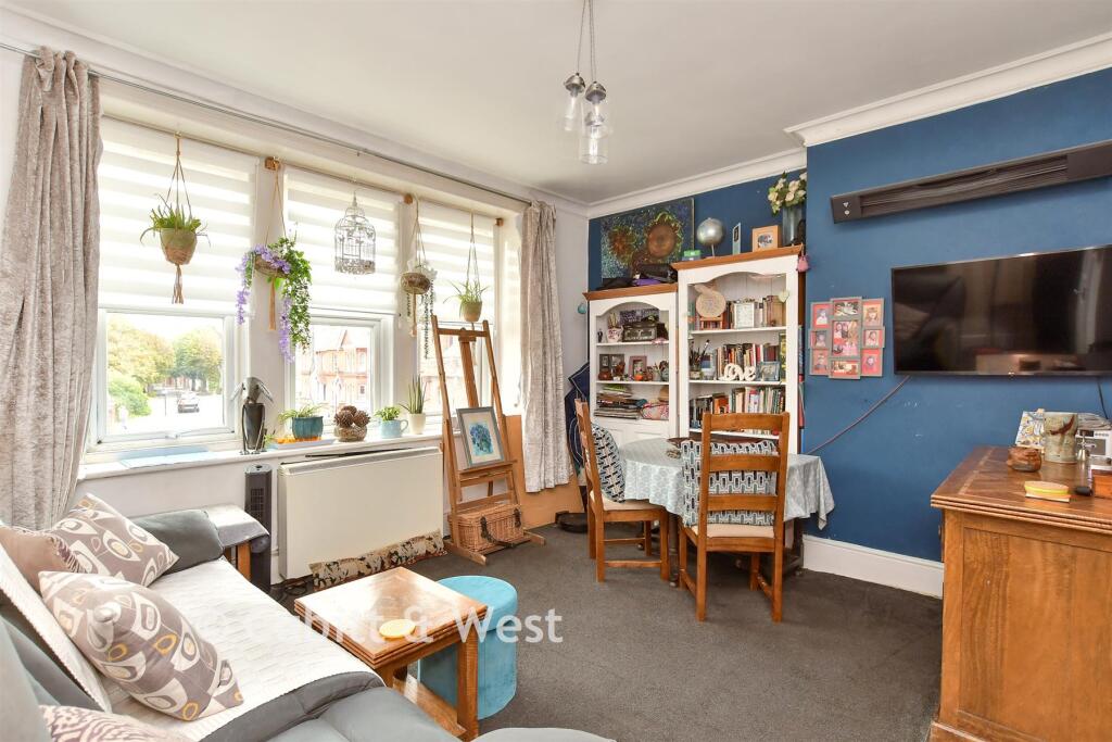 Apartment in Worthing, West Sussex - View 4