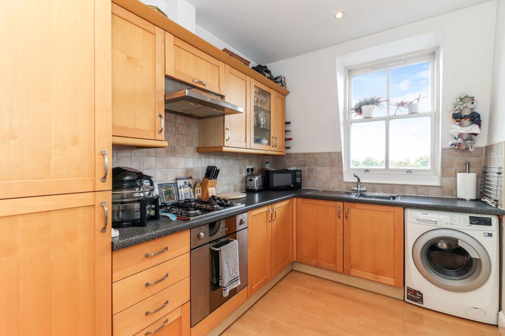 Apartment in Watford - View 5