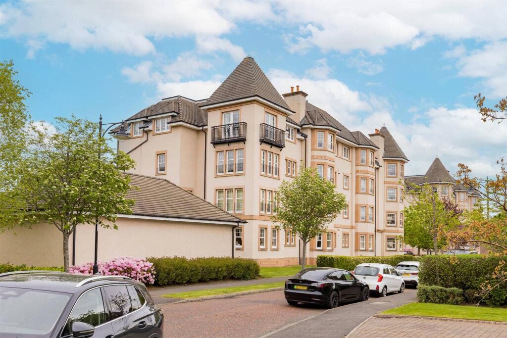 4-bed flat on Greenbank Drive, Greenbank, Edinburgh, EH10, £485,000