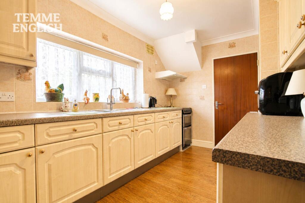 House in Southend-on-Sea - View 2