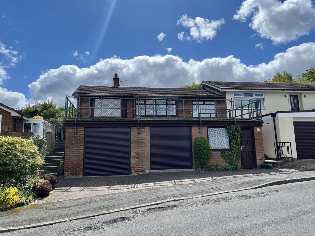 Main image of property: Oak Tree Crescent, Stalybridge