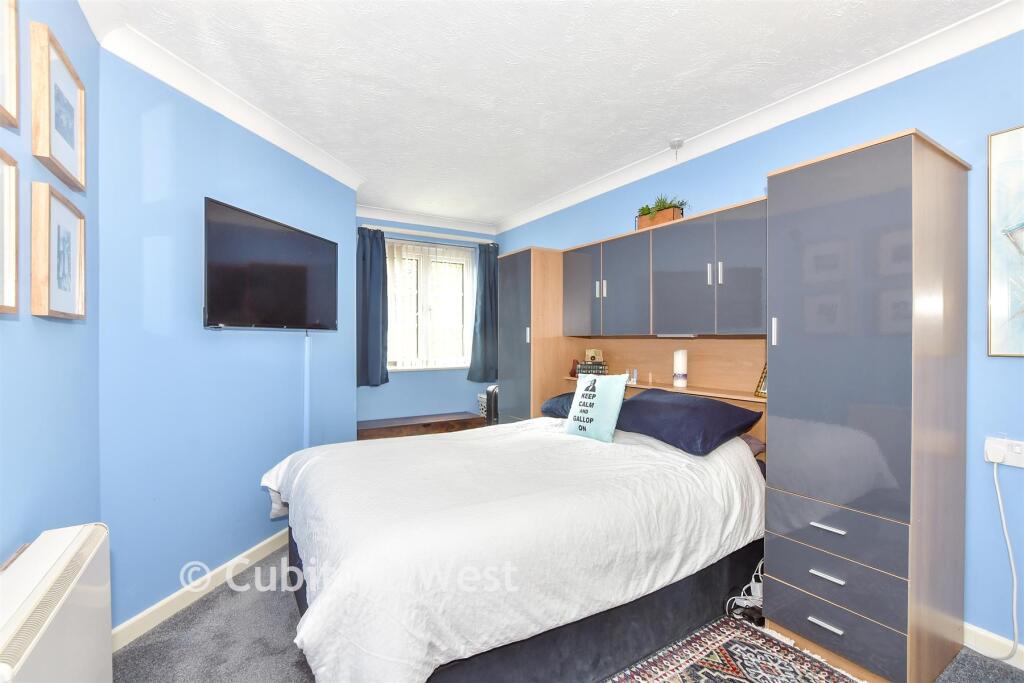 Apartment in Portsmouth, Southsea - More