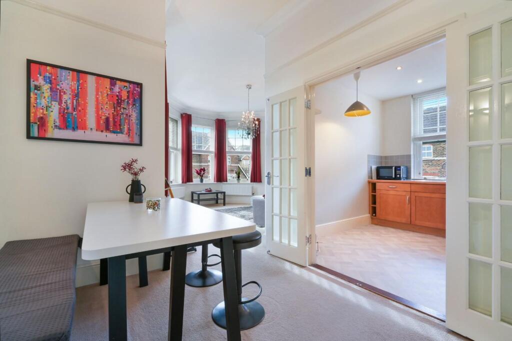 Cavendish Walk, Epsom, KT19 photo 4