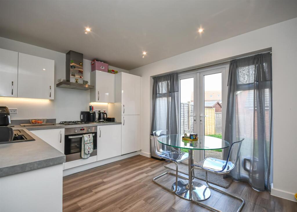 22 Marshall Way, Codsall, Wolverhampton, WV8 1FP photo 4