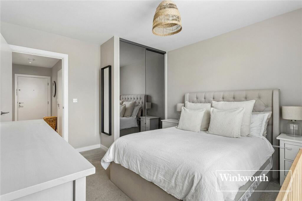 Apartment in Watford - View 3