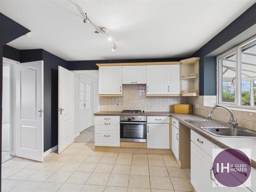 House in Ingleby Barwick, Round Hill, Stockton-on-Tees - View 5
