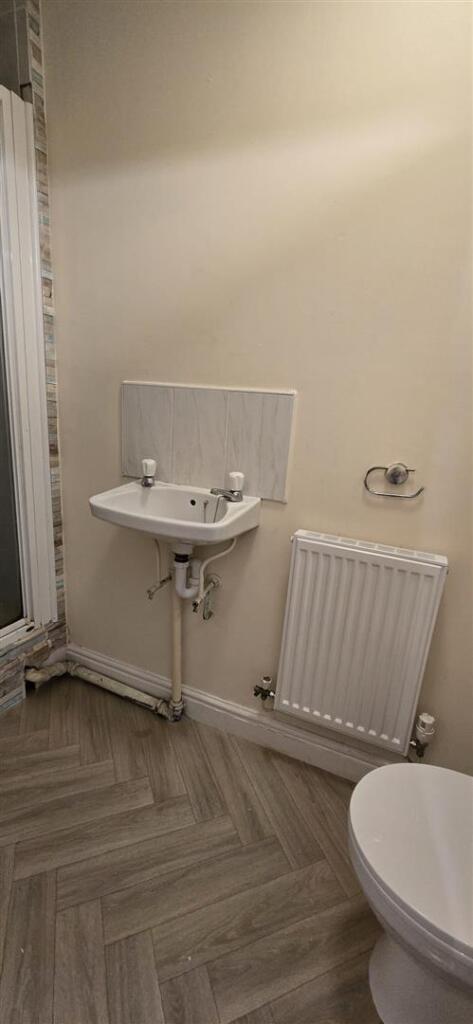 House in Walsall, West Midlands - More