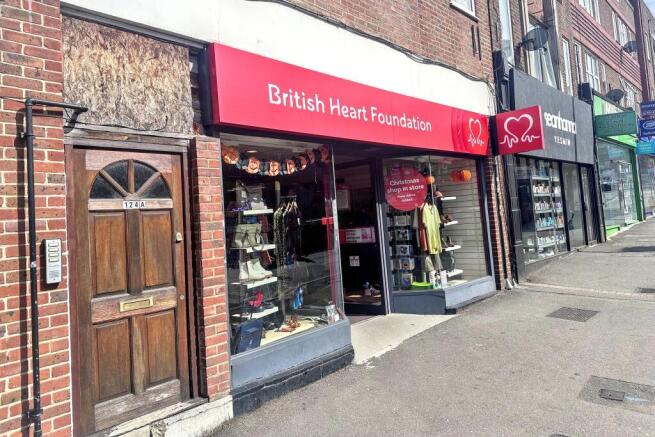 124 Central Road, Worcester Park, KT4 8HT