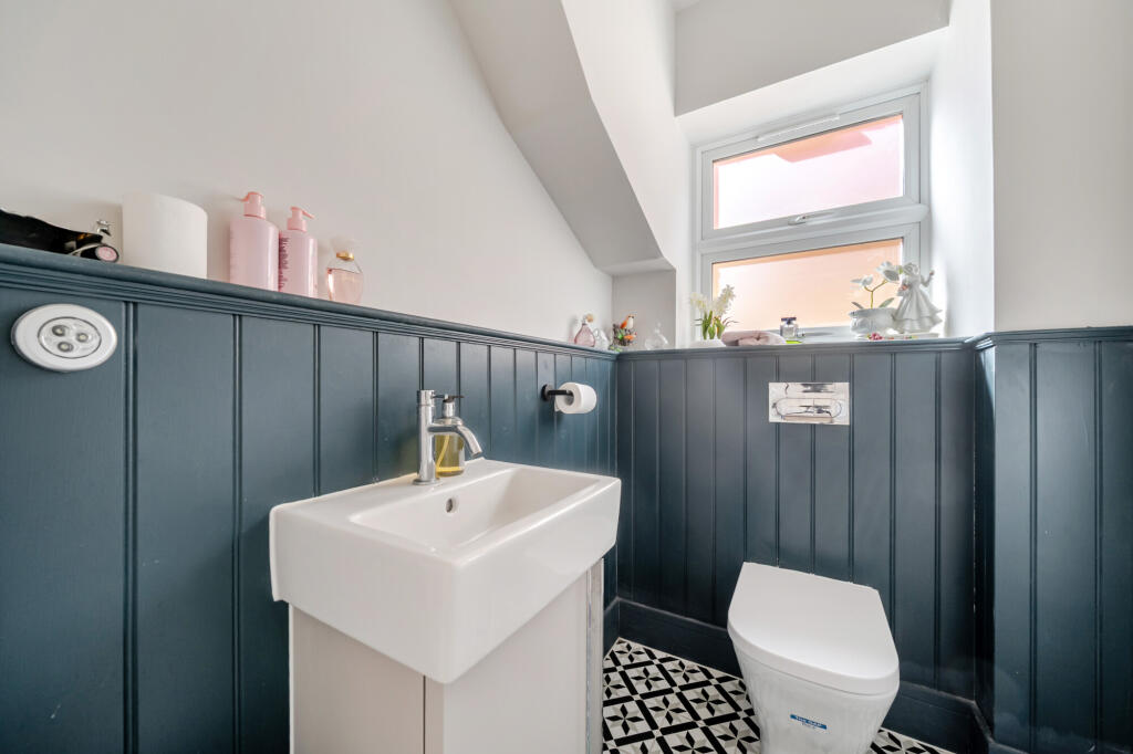 House in Reigate and Banstead, Surrey - View 5