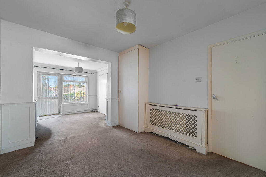 House in Romford - More