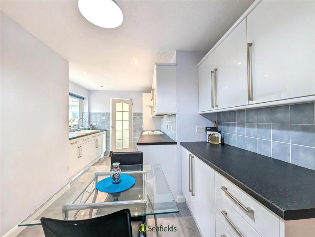 Binstead Lodge Road, Ryde photo 3