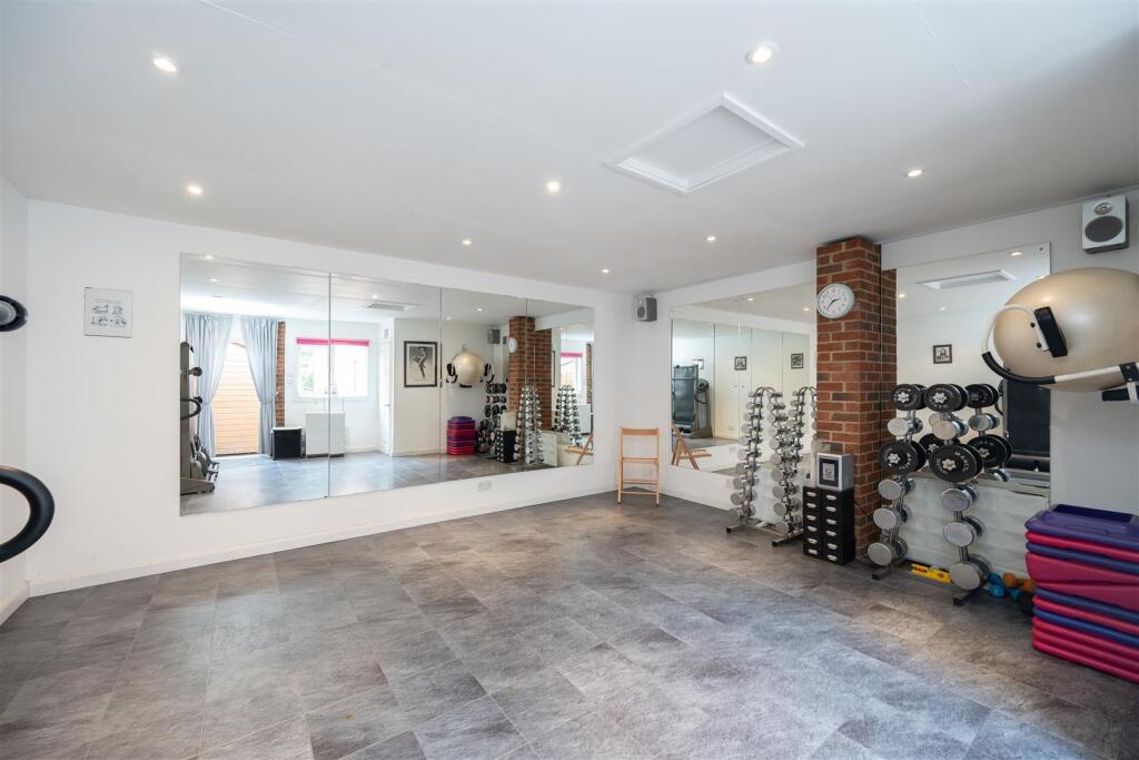 House in Redhill - View 4