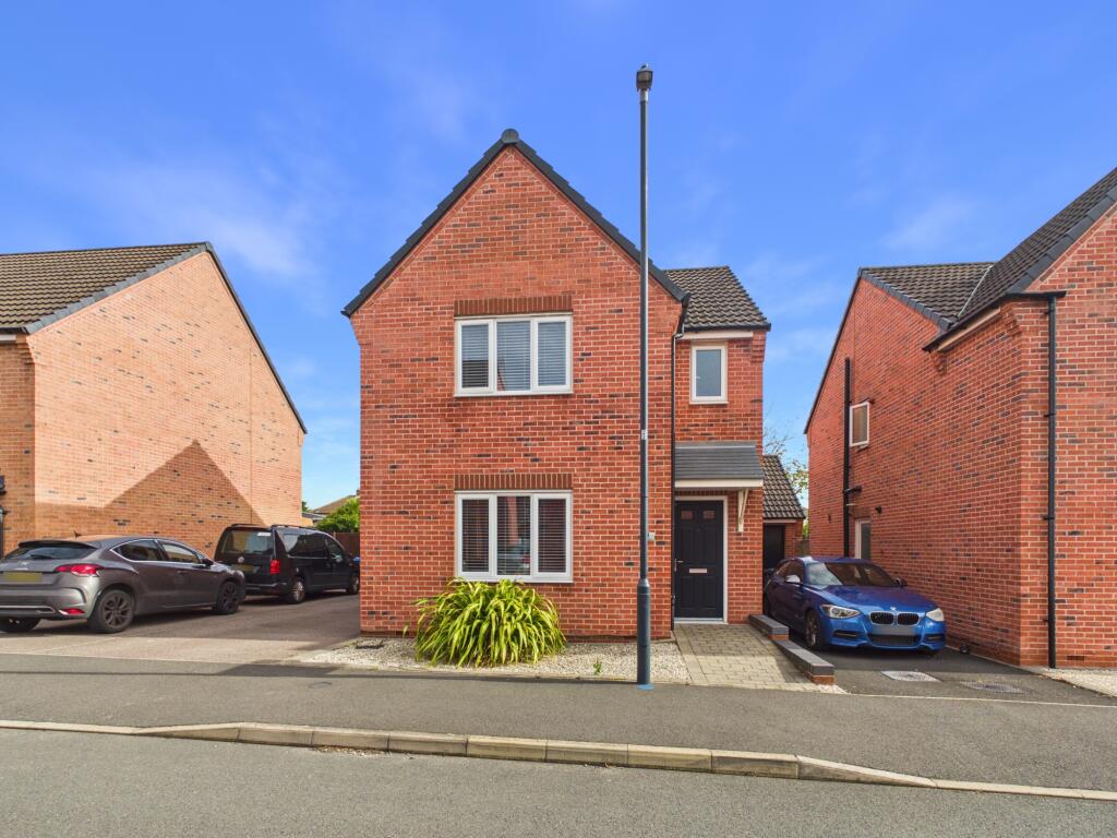 3-bed detached on Merton Drive, Mackworth, £260,000