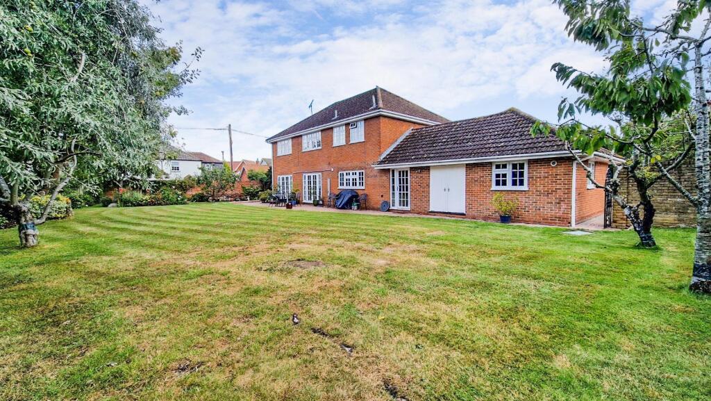 1 Abbey Fields, East Hanningfield photo 2