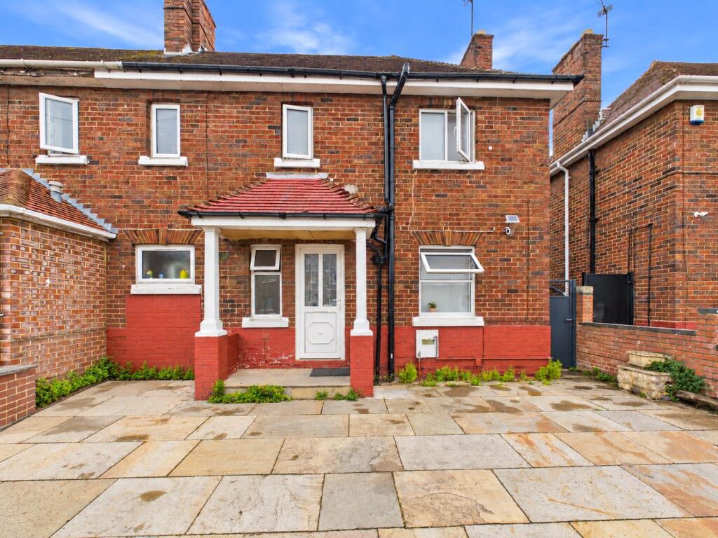 Main image of property: Willow Avenue, Gloucester, Gloucestershire, GL4