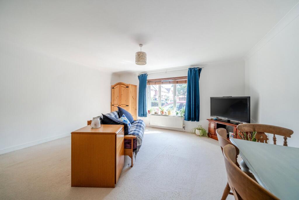 Apartment in Kingston upon Thames - View 5