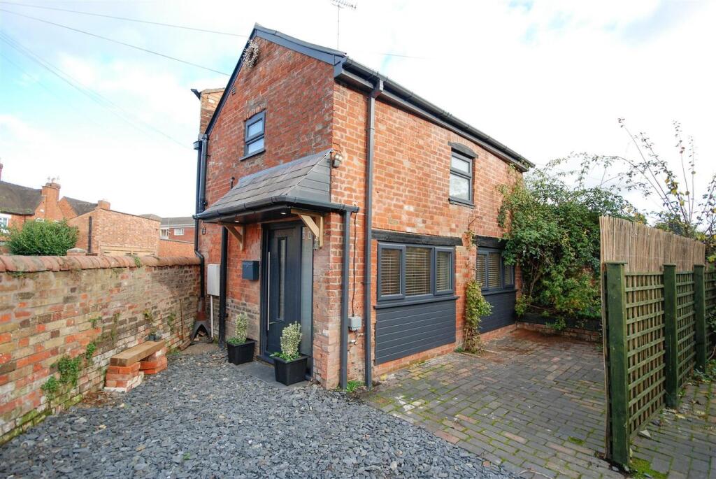 Main image of property: Earl Street, Rugby, CV21