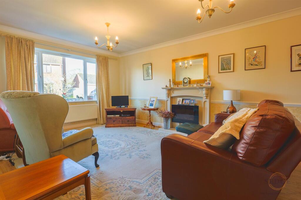 Vicarage Close, Cowbit, Spalding photo 3