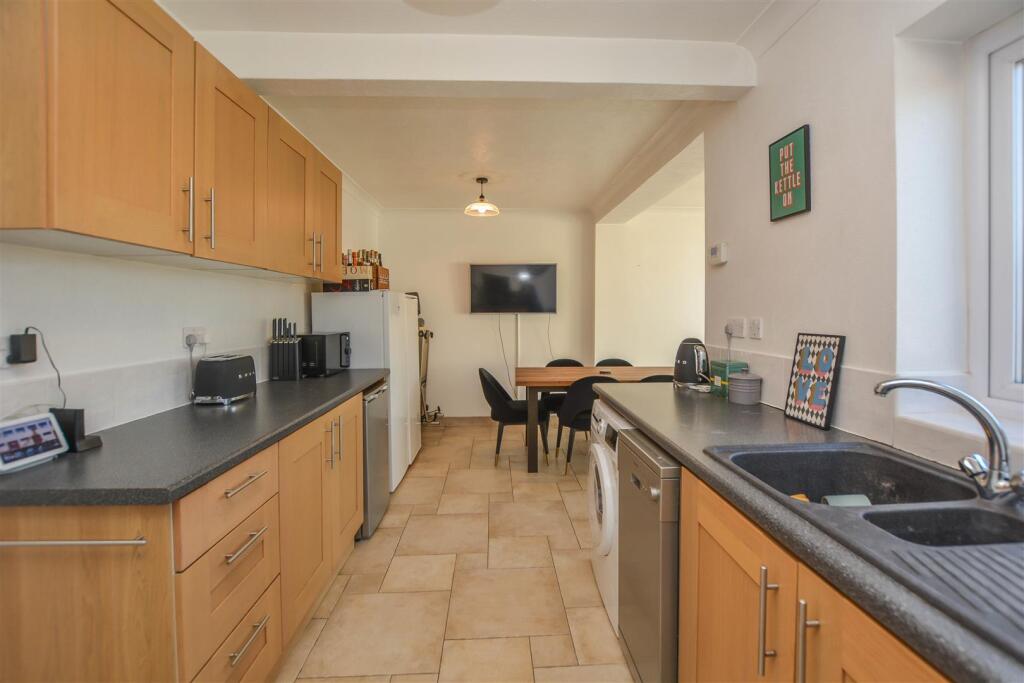 Long Ridings Avenue, Hutton, Brentwood photo 3