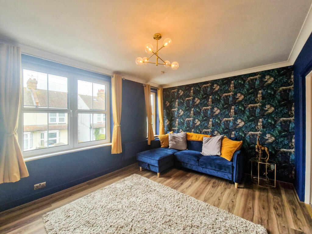 Apartment in Southend-on-Sea, Essex - View 4