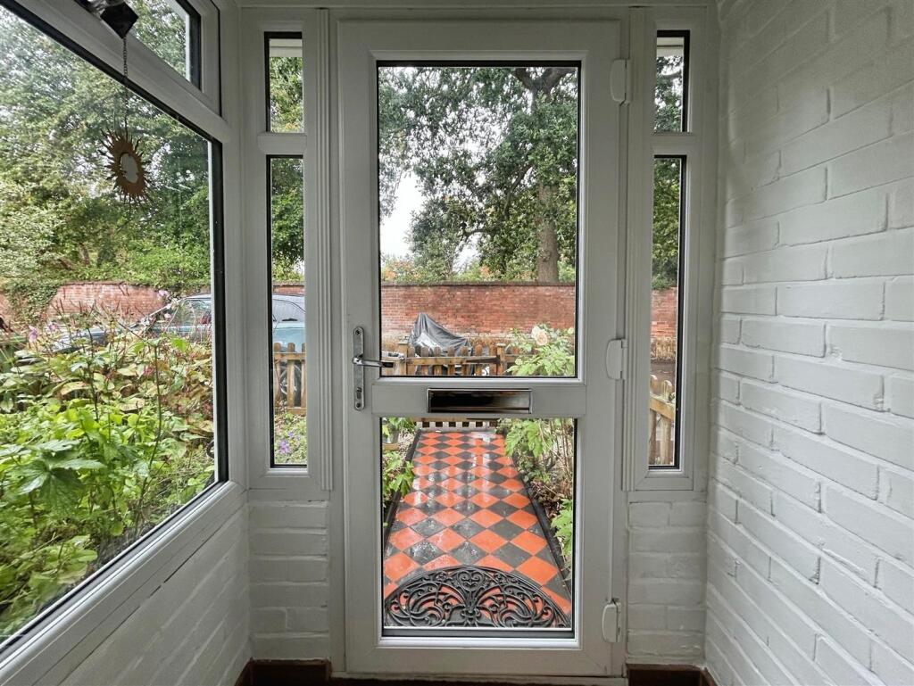 House in Harbury - More