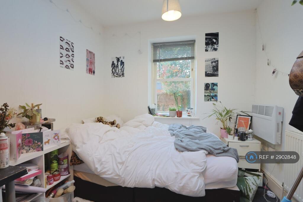 5 bedroom flat for rent