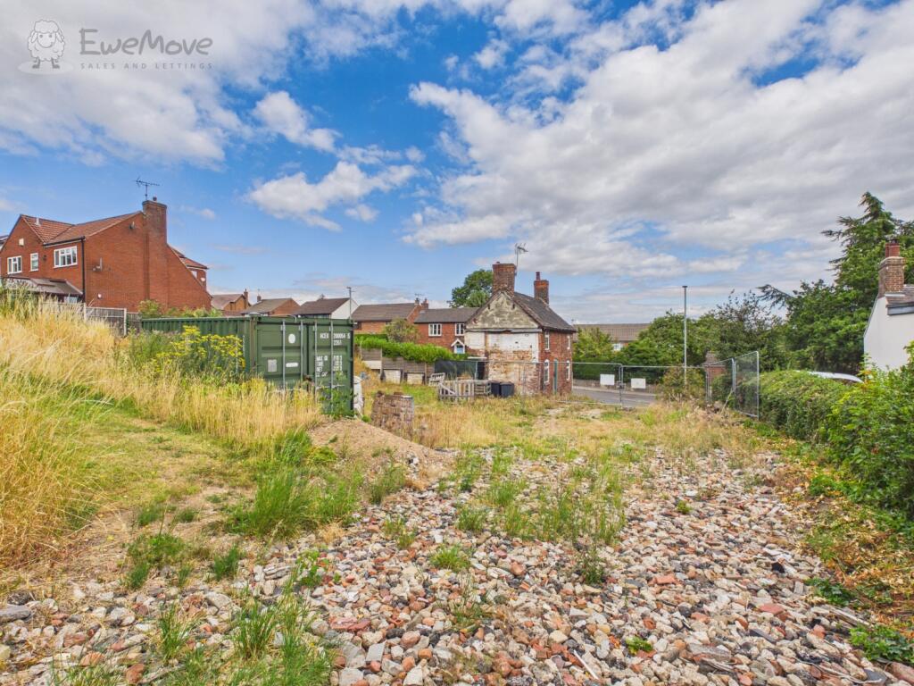 House in Nottingham, Bogend, Greasley - More