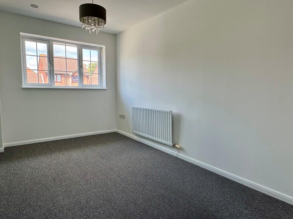 House in Swindon, Peatmoor, West Swindon - More