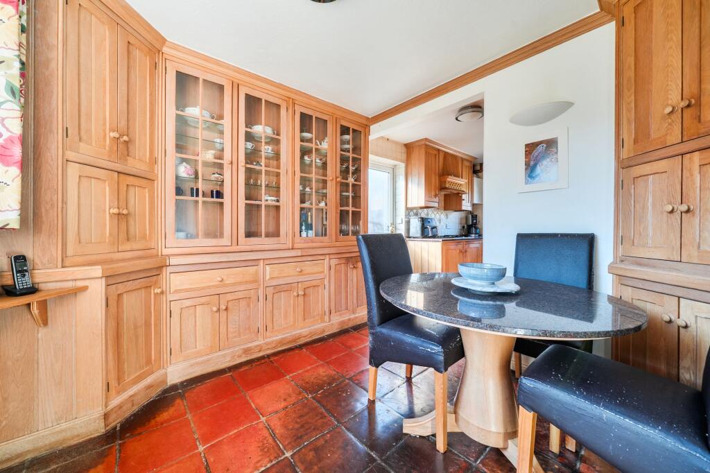 House in Hart, Hillside, Odiham - View 4