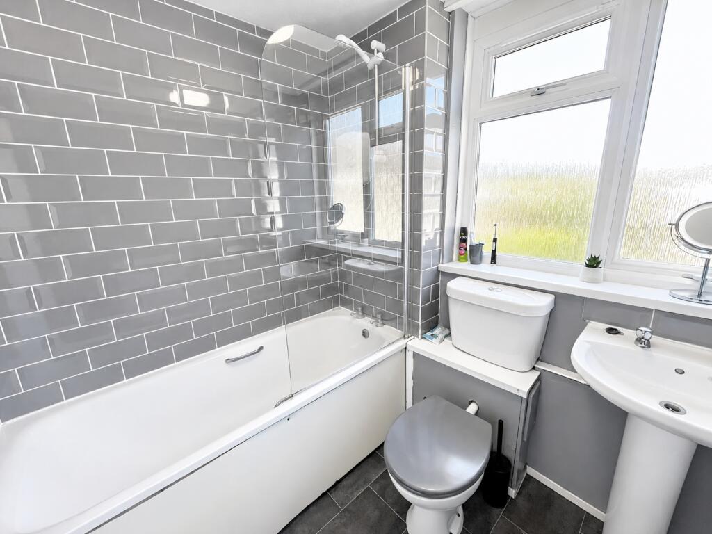 Apartment in Basildon, Essex - View 4