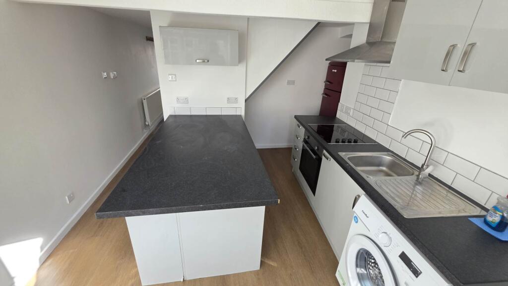 House in Chard, Jocelyn Park, Somerset - More