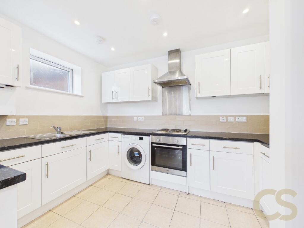 Apartment in Waltham Cross - View 5