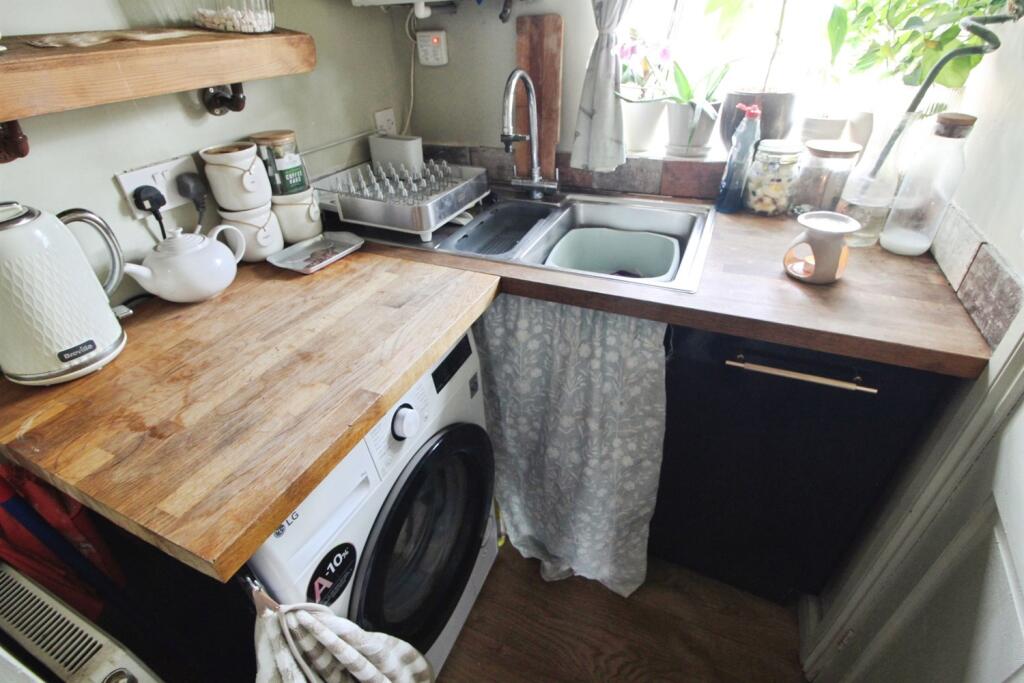 House in Wakefield, South Elmsall - View 5