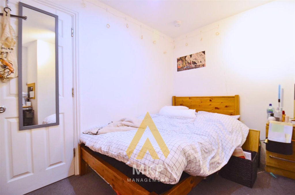 6 bedroom terraced house for rent