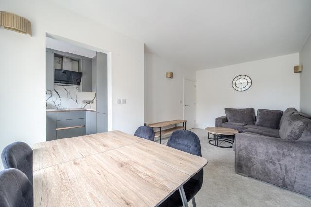 Apartment in Slough - View 5