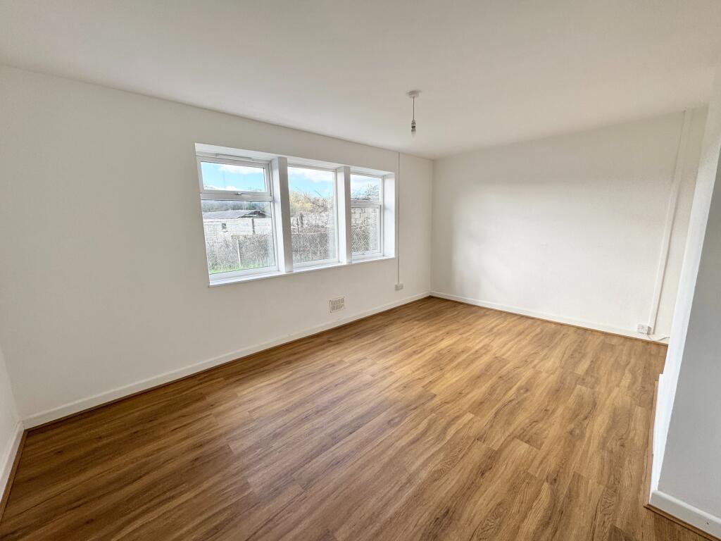 House in Gloucester - View 4