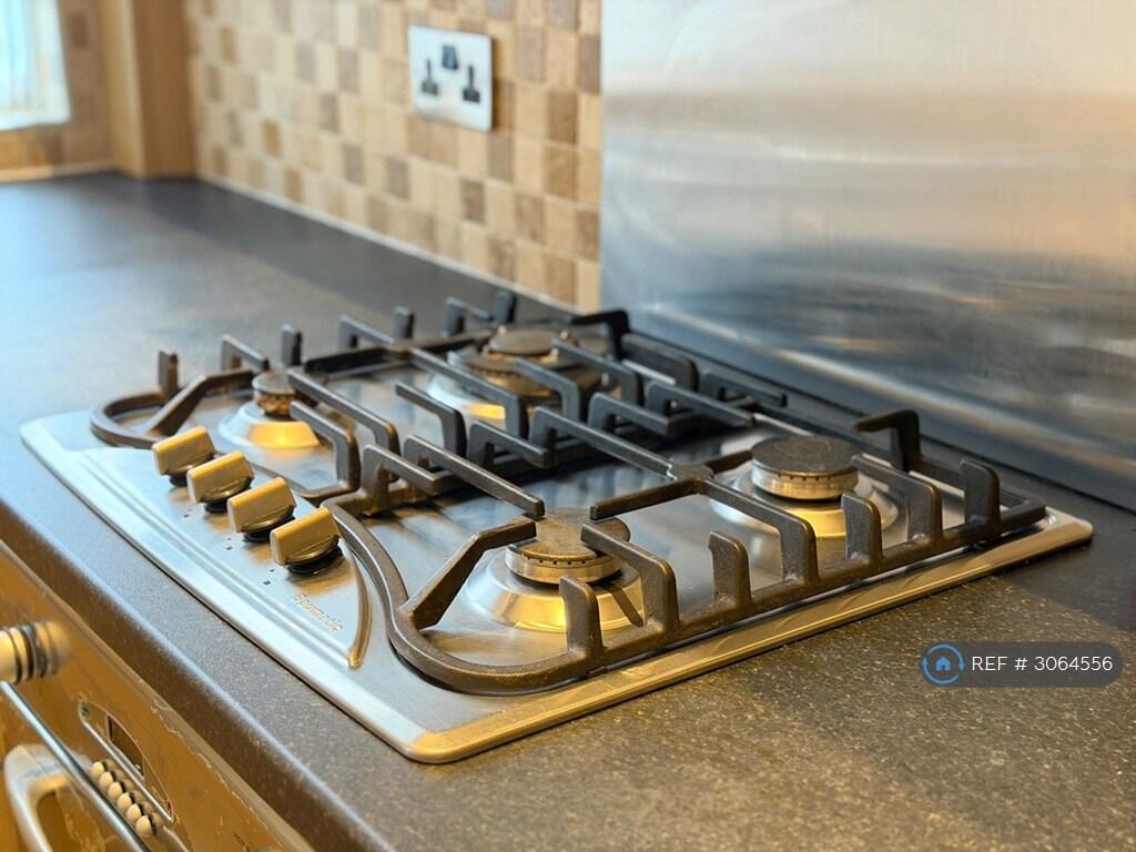 House in Leeds, West Yorkshire - View 5
