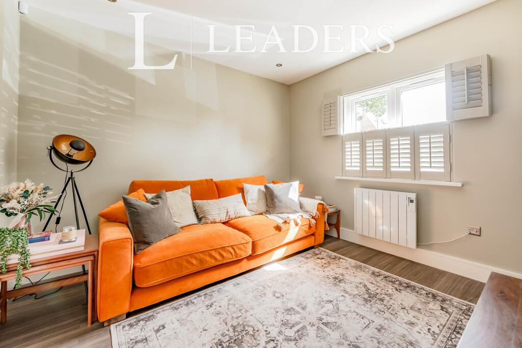 House in Horsham, Broadbridge Heath - View 5