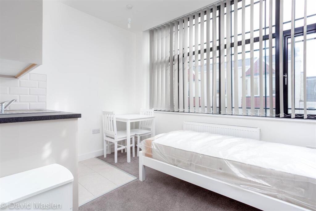 Studio flat for rent