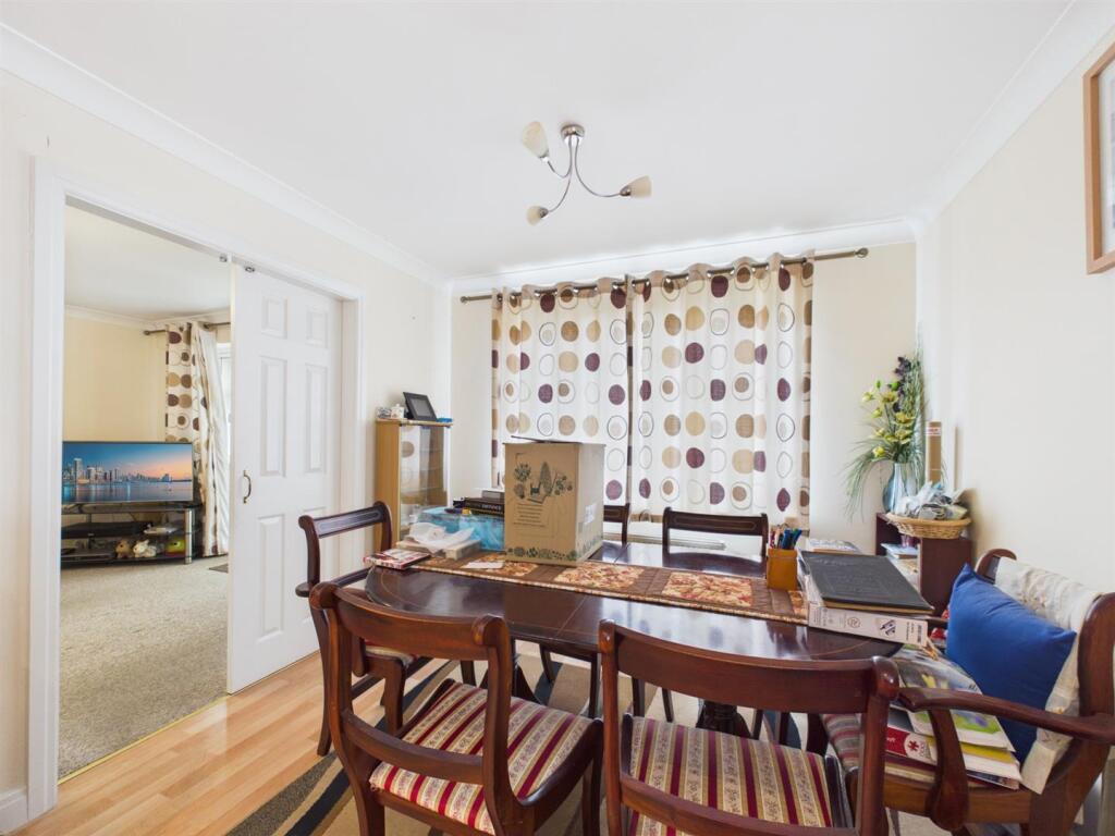 House in Lincoln - View 4