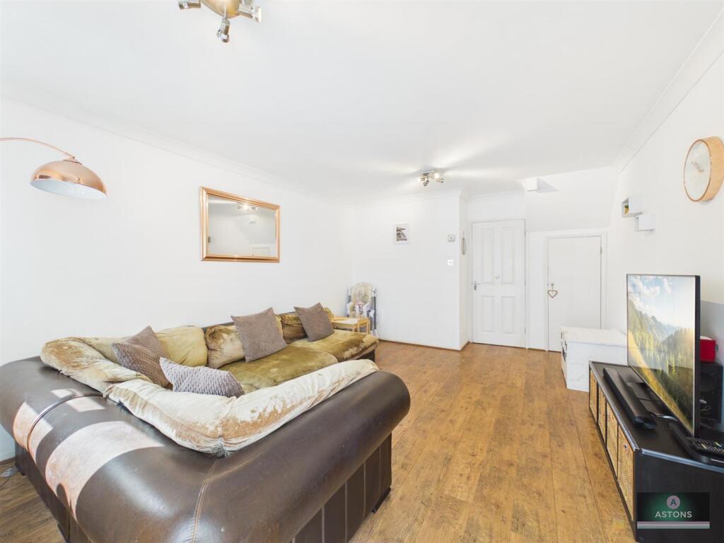 House in Crawley, Maidenbower, Worth - More