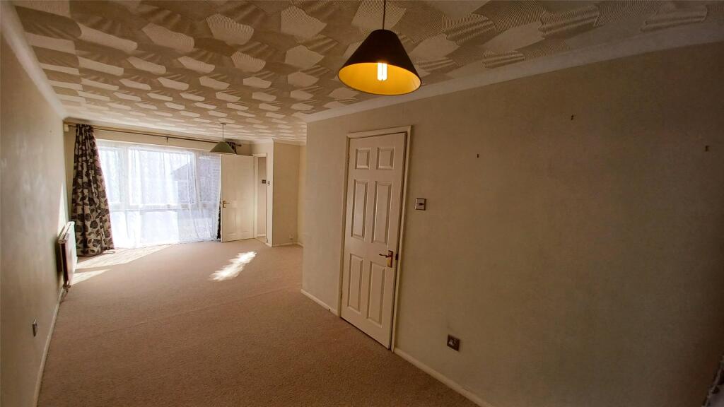House in Bromley - More