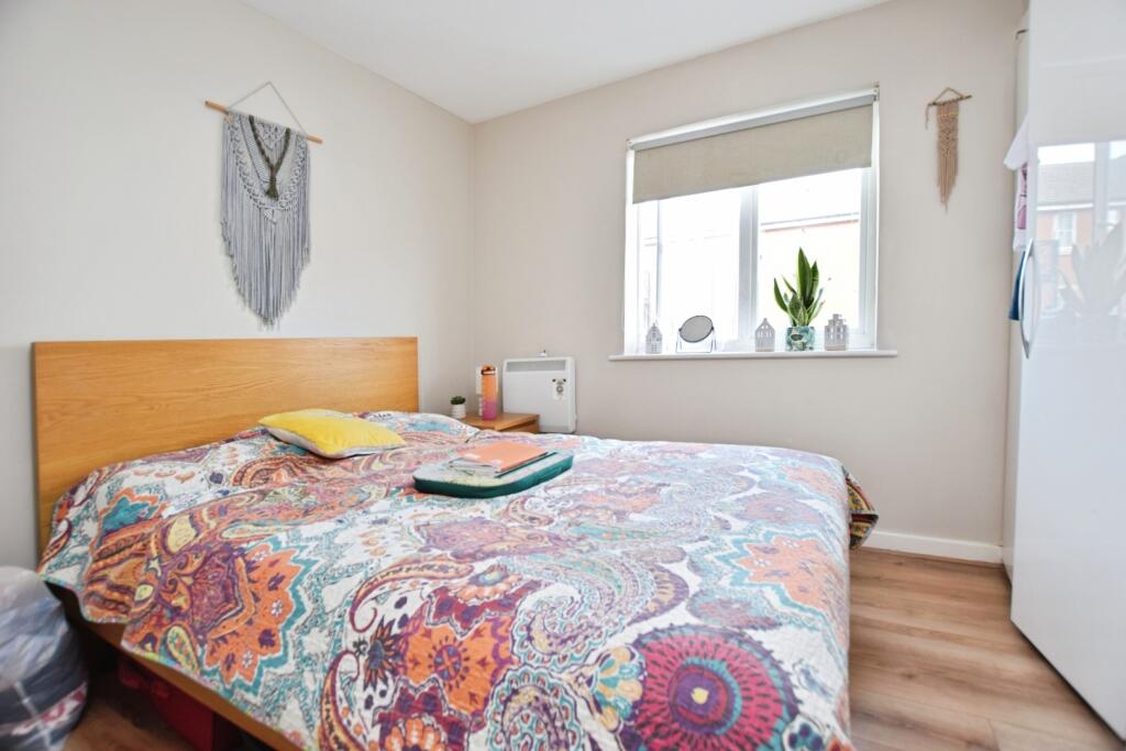 Apartment in Romford - View 4