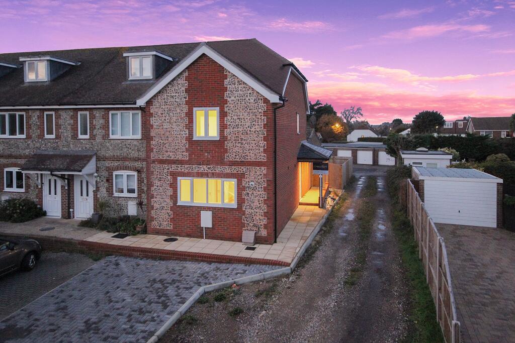3-bed terraced on Beechlands Close, East Preston - BN16 1JT, £400,000