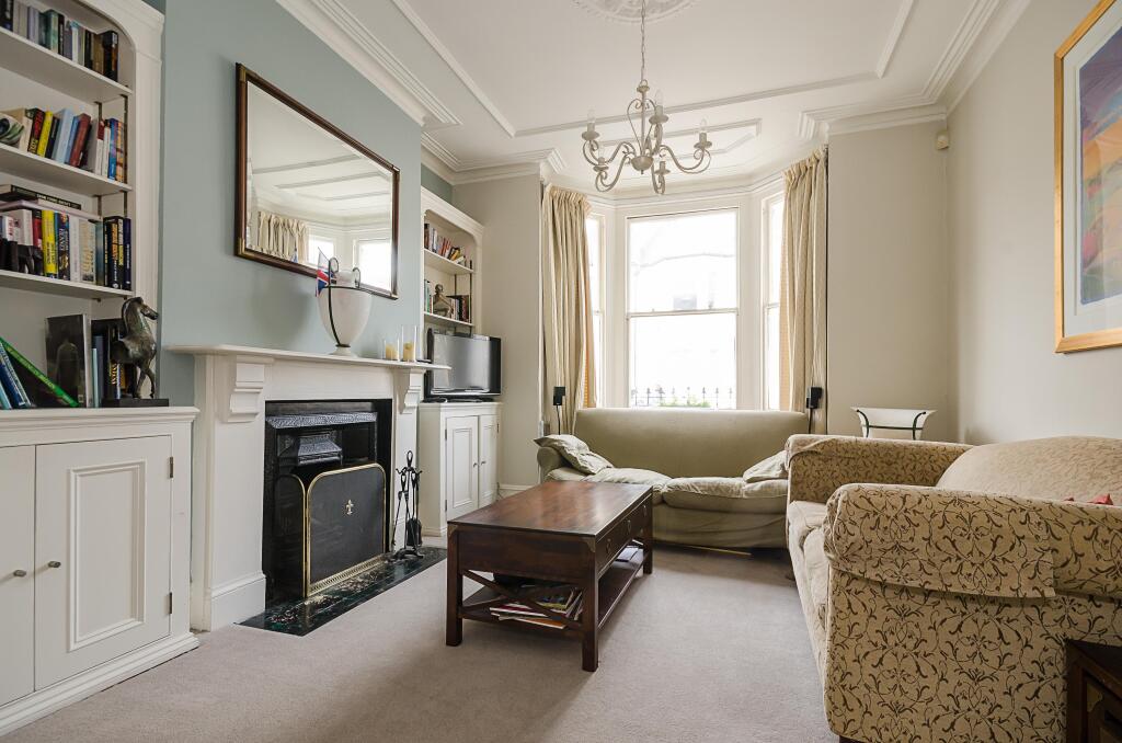 5 bedroom terraced house for rent
