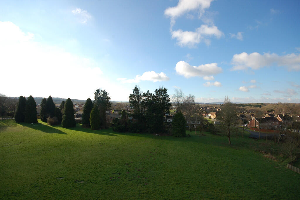 Apartment in Tonbridge - More