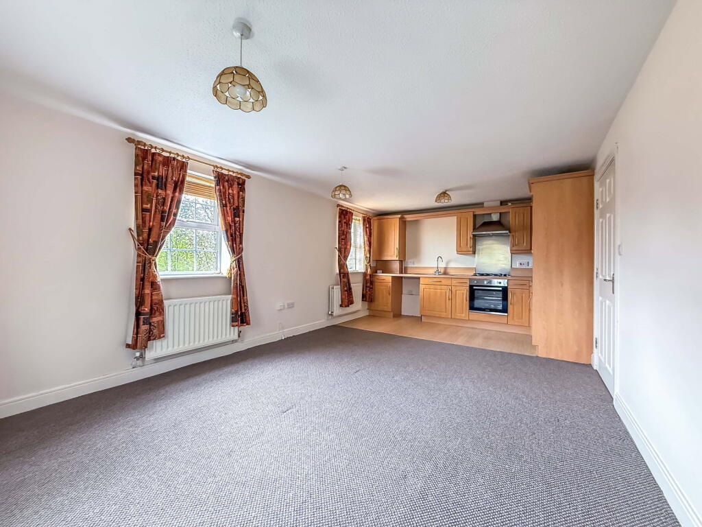 Aston Manor, Banks, PR9 8GX photo 2