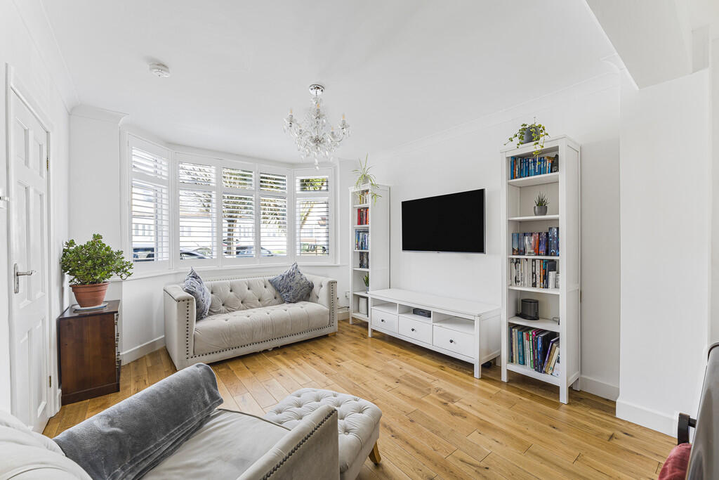 House in London, Royal Borough of Kingston upon Thames - View 4