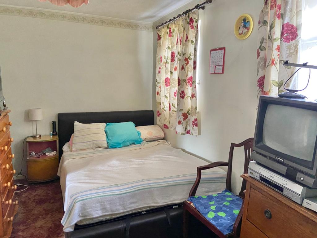 Dallow Crescent, Burton-on-Trent, Staffordshire, DE14 photo 4