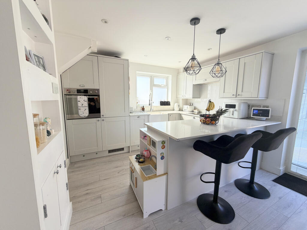 House in Surrey Heath, Windlesham - View 3